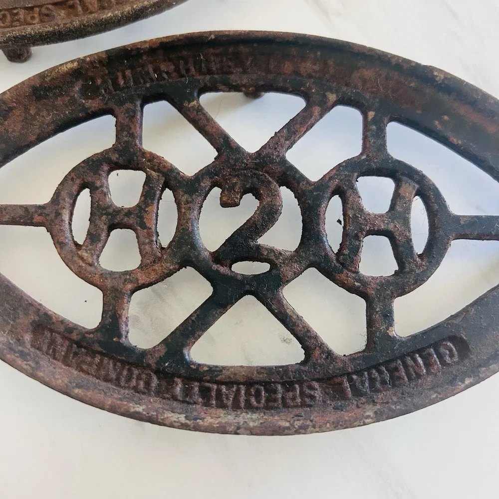 Antique Cast Iron Sad Iron‎ Trivet Humphrey Gas General Specialty Co Lot of 2 UU